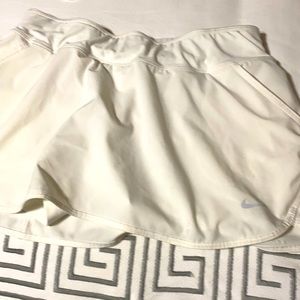 White Nike tennis/golf skirt with pockets